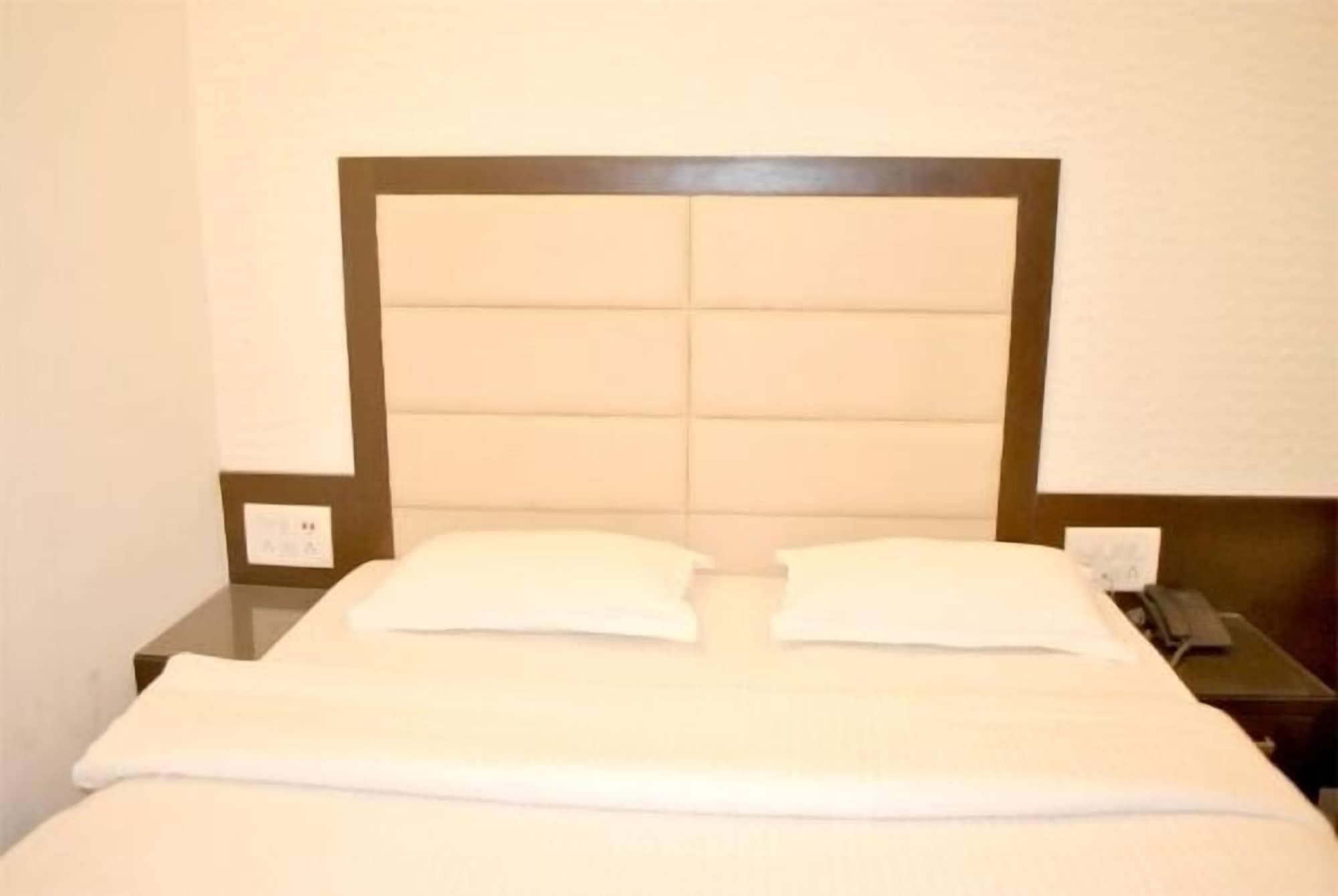 Hotel Baba Deluxe Near New Delhi Railway Station And City Center -By Rcg Hotels Exteriör bild