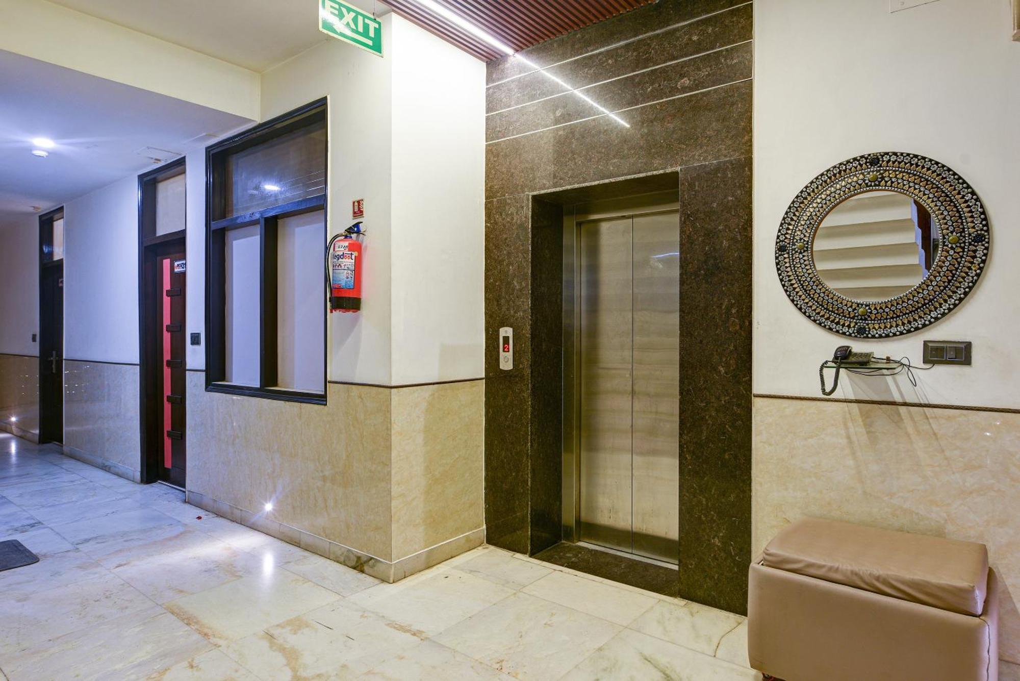 Hotel Baba Deluxe Near New Delhi Railway Station And City Center -By Rcg Hotels Exteriör bild