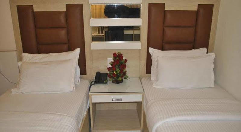 Hotel Baba Deluxe Near New Delhi Railway Station And City Center -By Rcg Hotels Exteriör bild